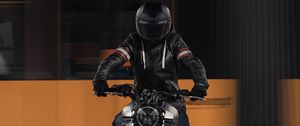 Preview wallpaper motorcycle, motorcyclist, parking, headlight