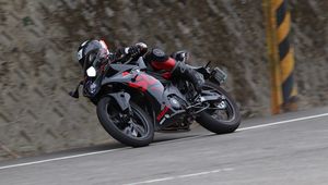 Preview wallpaper motorcycle, motorcyclist, road, speed, black