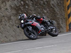 Preview wallpaper motorcycle, motorcyclist, road, speed, black