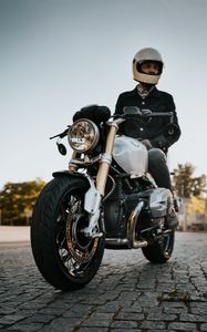 Preview wallpaper motorcycle, motorcyclist, side view, helmet