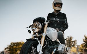 Preview wallpaper motorcycle, motorcyclist, side view, helmet