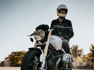 Preview wallpaper motorcycle, motorcyclist, side view, helmet
