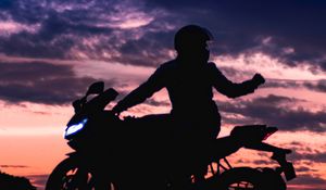 Preview wallpaper motorcycle, motorcyclist, silhouette, dark, bike, moto