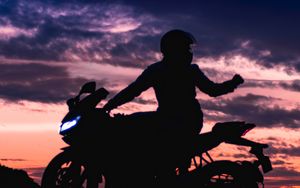 Preview wallpaper motorcycle, motorcyclist, silhouette, dark, bike, moto