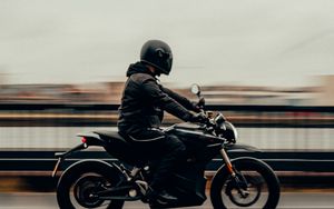 Preview wallpaper motorcycle, motorcyclist, speed, movement, race