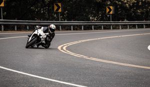 Preview wallpaper motorcycle, motorcyclist, speed, track