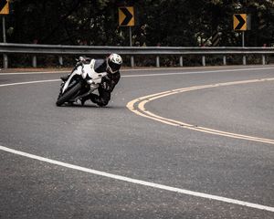 Preview wallpaper motorcycle, motorcyclist, speed, track