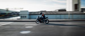 Preview wallpaper motorcycle, motorcyclist, speed, road
