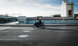 Preview wallpaper motorcycle, motorcyclist, speed, road
