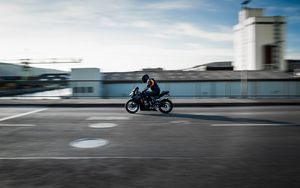 Preview wallpaper motorcycle, motorcyclist, speed, road