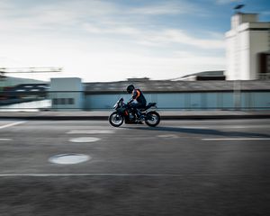 Preview wallpaper motorcycle, motorcyclist, speed, road