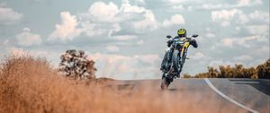 Preview wallpaper motorcycle, motorcyclist, stunt, bike, road