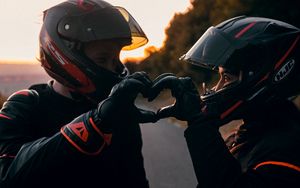 Preview wallpaper motorcycle, motorcyclists, love, helmet, equipment