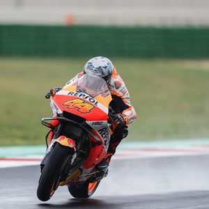 Preview wallpaper motorcycle, orange, motorcyclist, speed, race