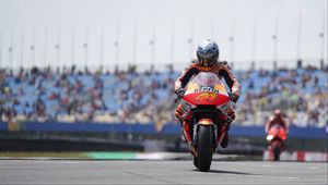 Preview wallpaper motorcycle, red, motorcyclist, race