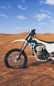 Preview wallpaper motorcycle, sand, side view