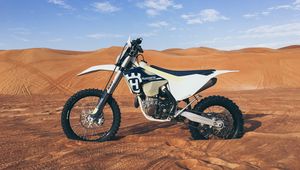 Preview wallpaper motorcycle, sand, side view