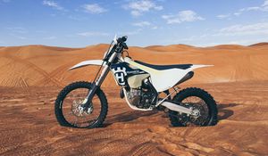 Preview wallpaper motorcycle, sand, side view