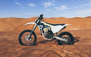 Preview wallpaper motorcycle, sand, side view