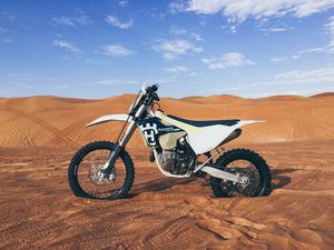 Preview wallpaper motorcycle, sand, side view