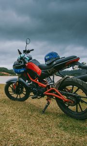 Preview wallpaper motorcycle, side view, grass