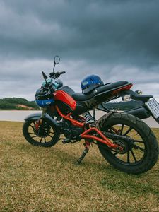 Preview wallpaper motorcycle, side view, grass