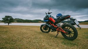 Preview wallpaper motorcycle, side view, grass