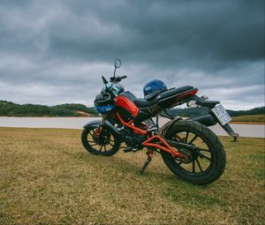 Preview wallpaper motorcycle, side view, grass