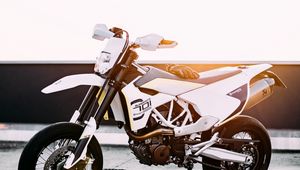 Preview wallpaper motorcycle, side view, white