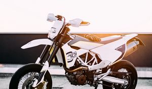Preview wallpaper motorcycle, side view, white