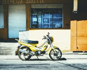 Preview wallpaper motorcycle, street, yellow