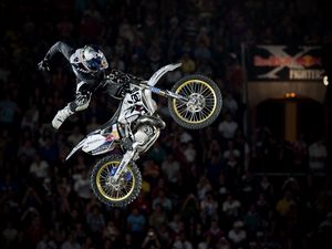 Preview wallpaper motorcycle, stunt, jump
