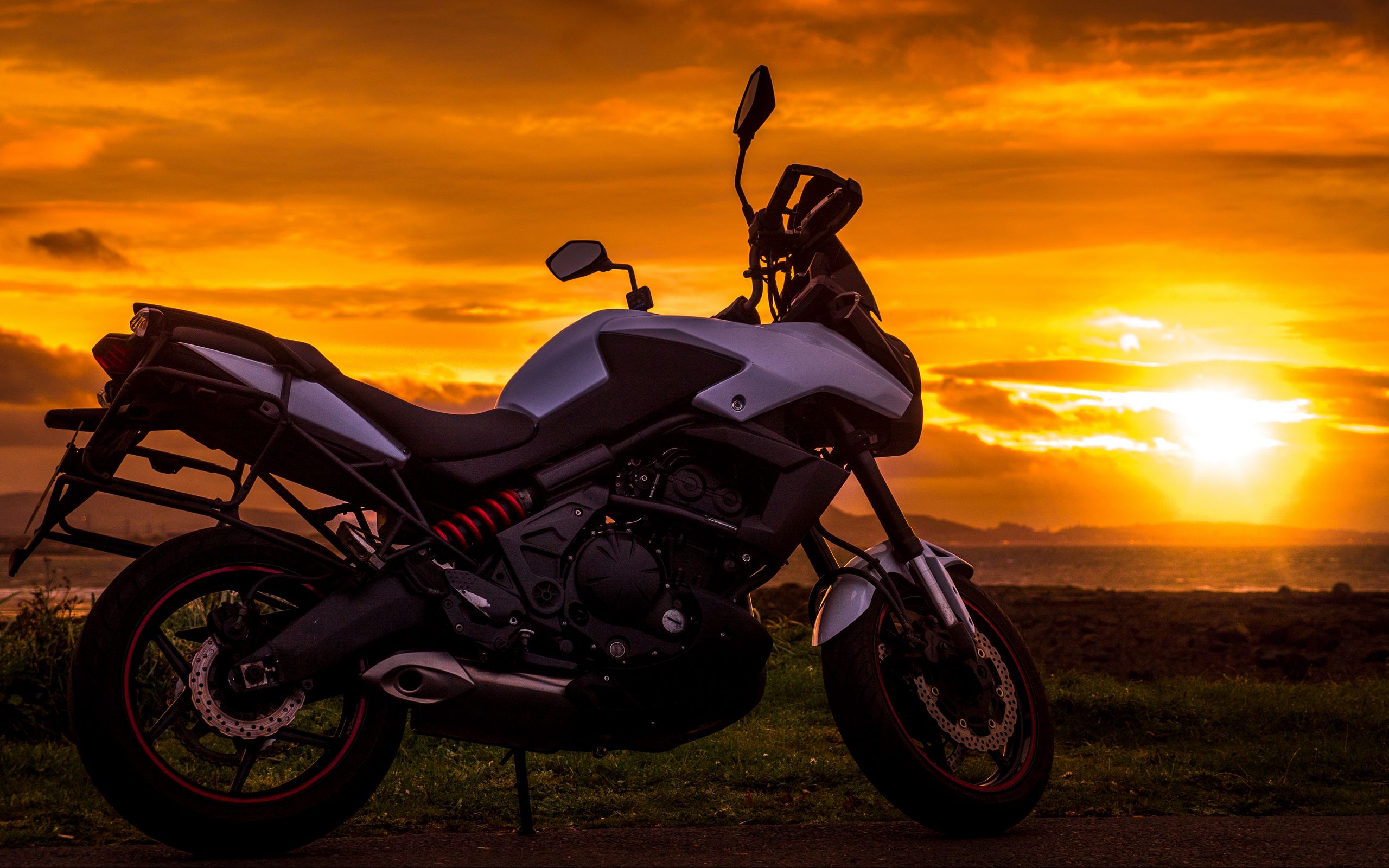 Download wallpaper 2560x1600 motorcycle, sunset, style widescreen 16:10 hd  background