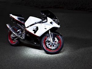 Preview wallpaper motorcycle, suzuki, night