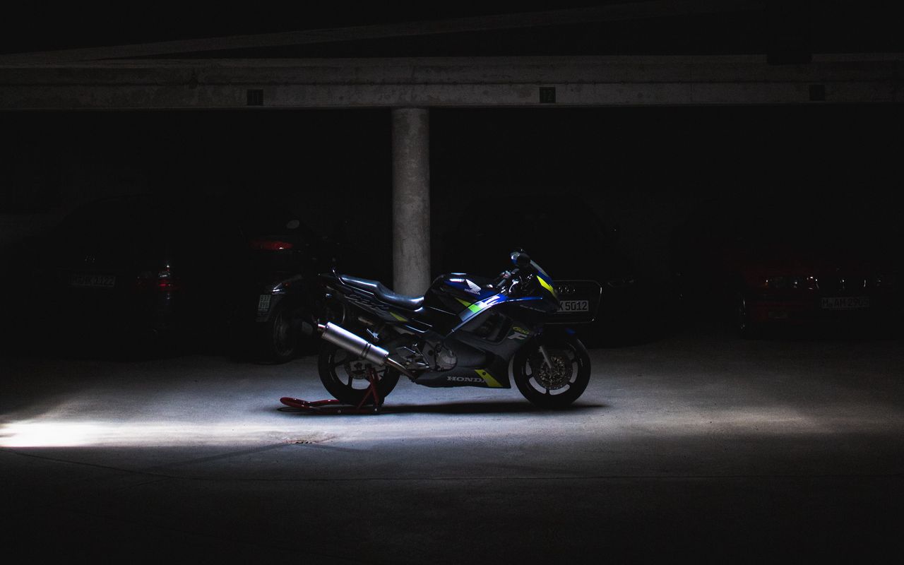 1280x800 Wallpaper motorcycle, wheels, dark