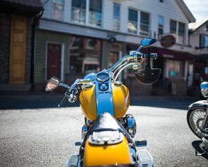 Preview wallpaper motorcycle, yellow, street