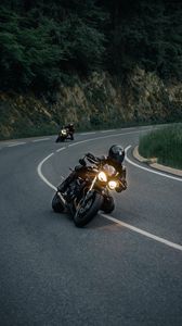 Preview wallpaper motorcycles, motorcyclist, helmet, pursuit, road
