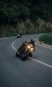 Preview wallpaper motorcycles, motorcyclist, helmet, pursuit, road