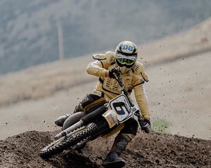 Preview wallpaper motorcycles, motorcyclist, helmet, stunt, dirt