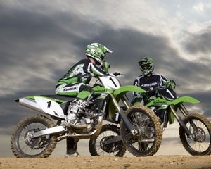 Preview wallpaper motorcycles, racers, clouds, form, kawasaki