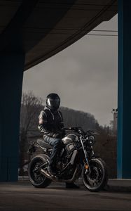 Preview wallpaper motorcyclist, helmet, motorcycle, wheels