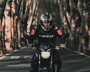 Preview wallpaper motorcyclist, motorcycle, bike, biker, road