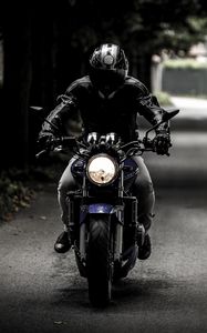 Preview wallpaper motorcyclist, motorcycle, biker, helmet, movement