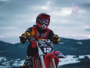 Preview wallpaper motorcyclist, motorcycle, cross, snow, winter