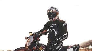 Preview wallpaper motorcyclist, motorcycle, helmet