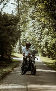 Preview wallpaper motorcyclist, motorcycle, helmet, road, summer