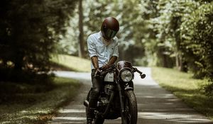 Preview wallpaper motorcyclist, motorcycle, helmet, road, summer