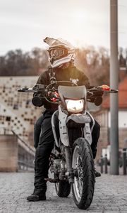 Preview wallpaper motorcyclist, motorcycle, helmet, sunlight