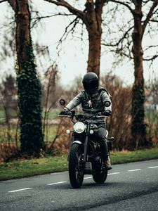 Preview wallpaper motorcyclist, motorcycle, helmet, road, headlamp