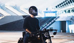 Preview wallpaper motorcyclist, motorcycle, helmet, headlight